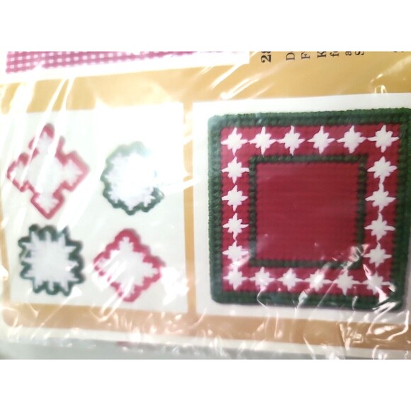 Vintage Creative Circle Kit #2800 Gingham & Snowflake 4 Napkins Needlecraft - Picture 2 of 9
